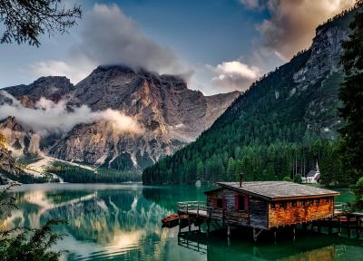 راهنمای سفر به زیباترین دریاچه های جهان راهنمای سفر به زیباترین دریاچه های جهان